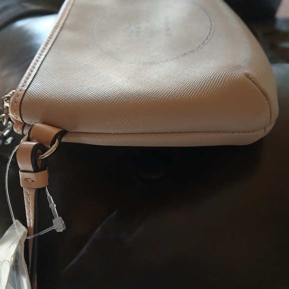 NWT COACH HORSE AND CARRIAGE MEDIUM WRISTLET